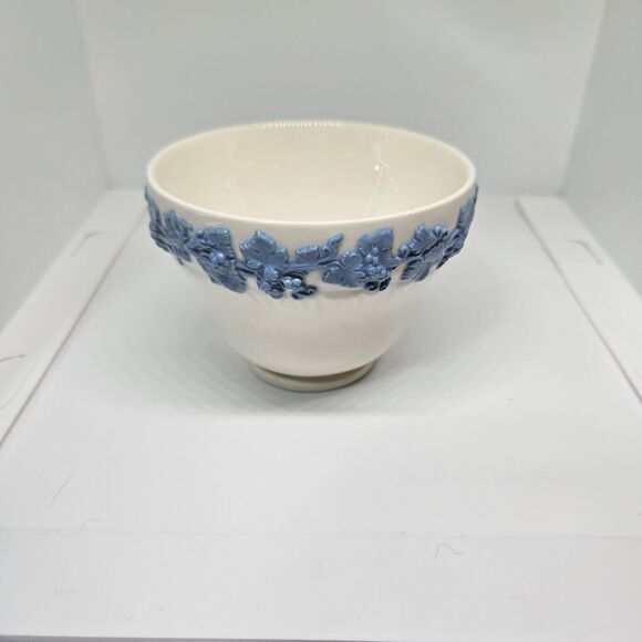 VTG Wedgwood Queensware‎ Etruria & Barlaston Lavender & Cream TEA/ COFFEE Cup - Picture 2 of 5